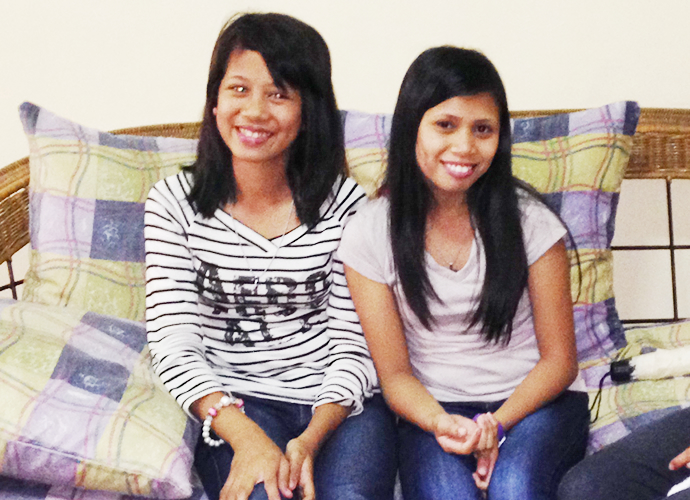 2015年 奨学生・ジェサ(左)とポウリーン